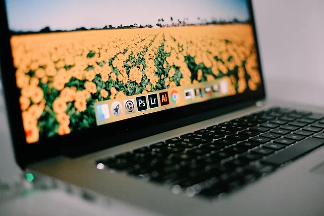 Modern Dünyanın Görünmeyen Mimarı: Yazılım Geliştirme ve Geleceğin Kodları